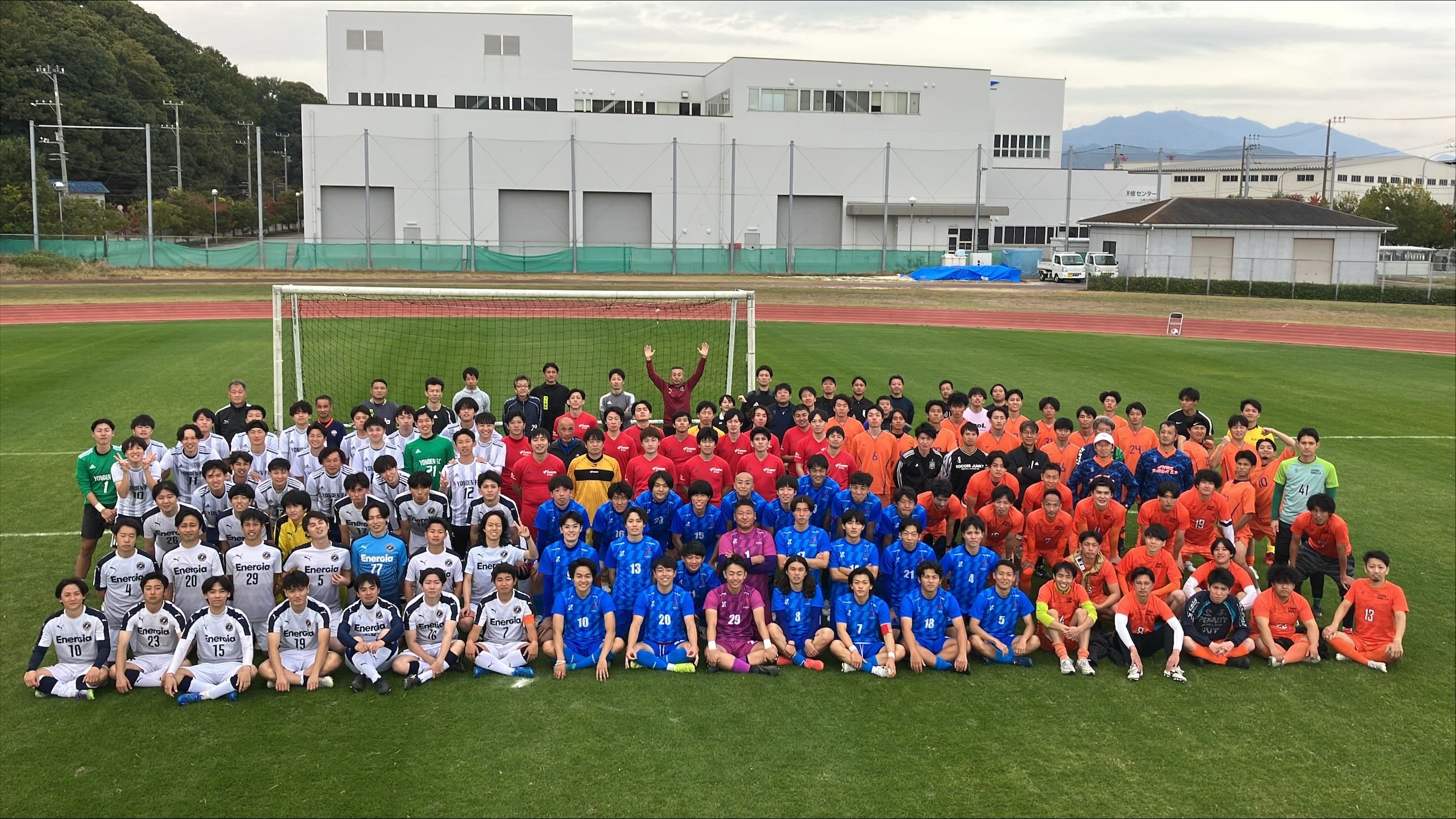 全チーム集合写真 (1).jpg