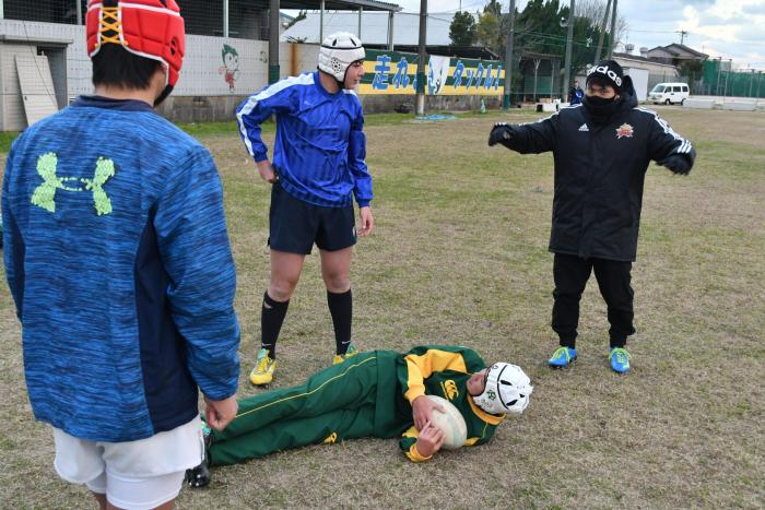 アドバイスする中野選手.jpg