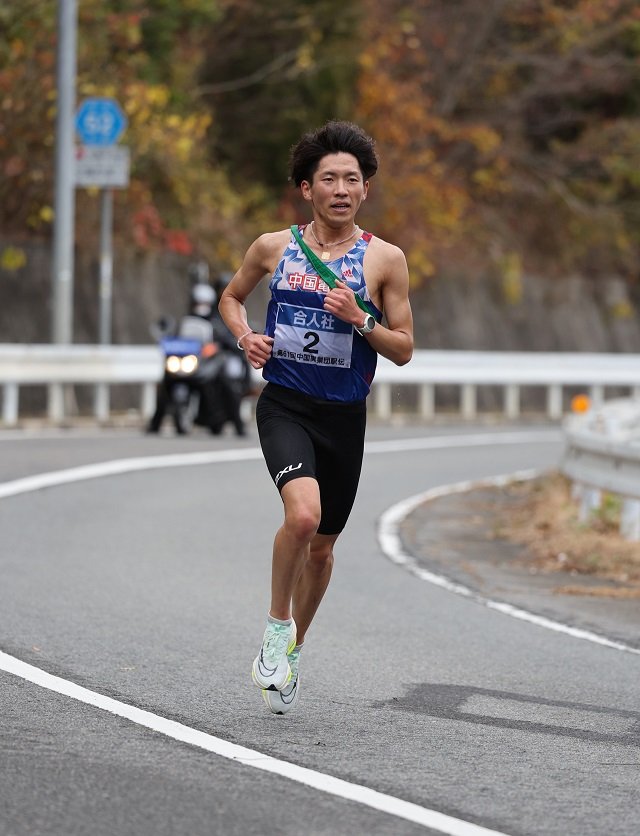 221113中国実業団駅伝6区(菊地).jpg