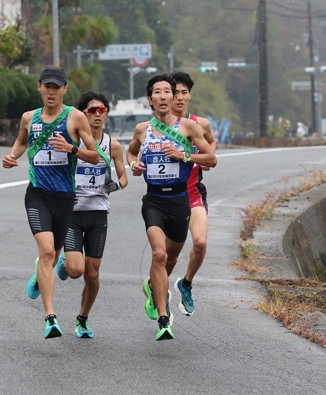 221113中国実業団駅伝1区(岡本).jpg